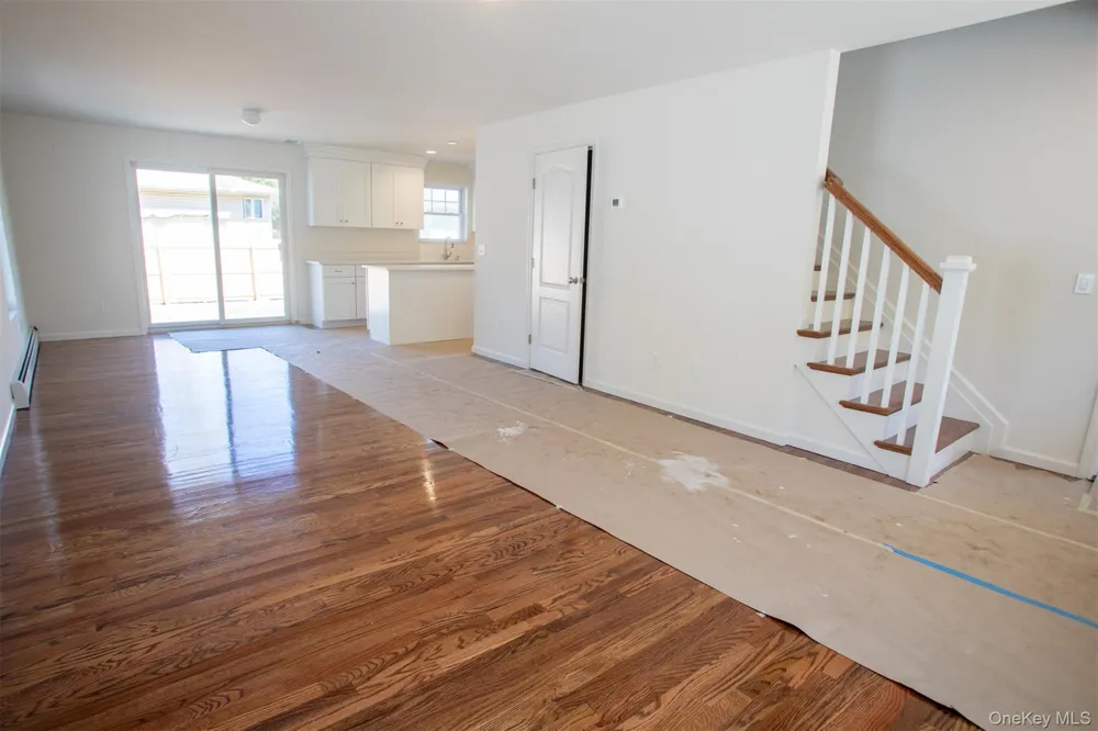 33 Dressel Mastic, NY 11950