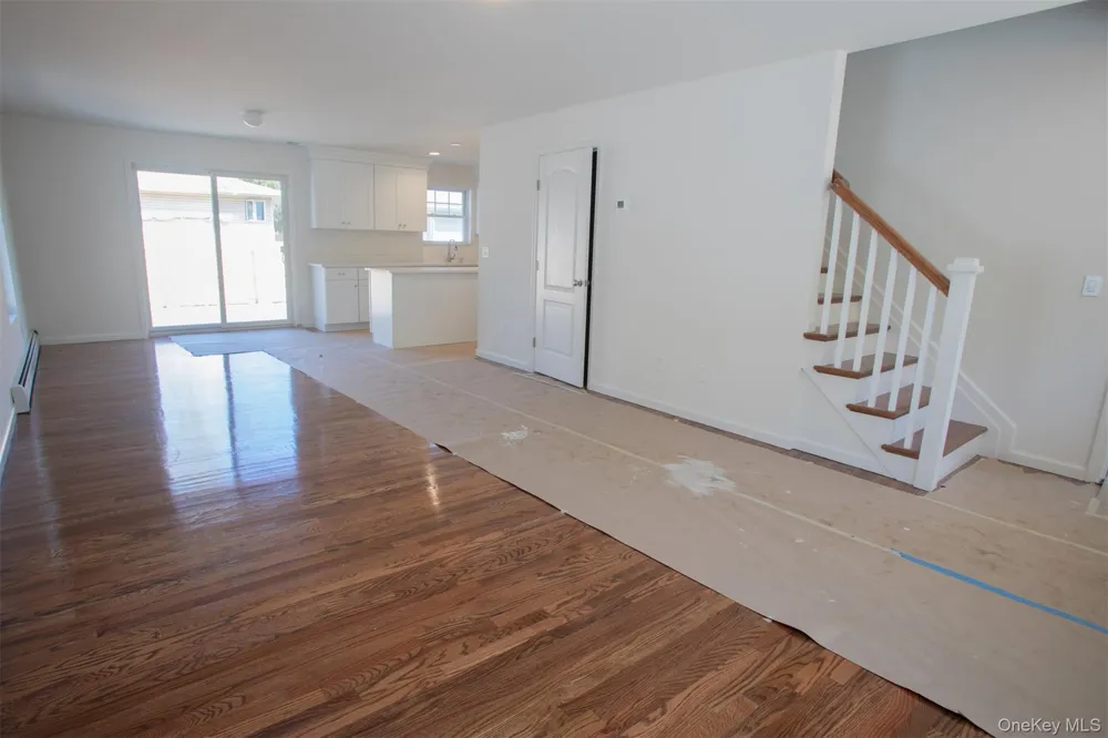 33 Dressel Mastic, NY 11950