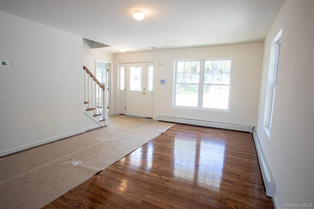 33 Dressel Mastic, NY 11950