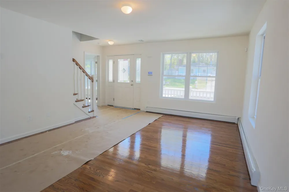 33 Dressel Mastic, NY 11950