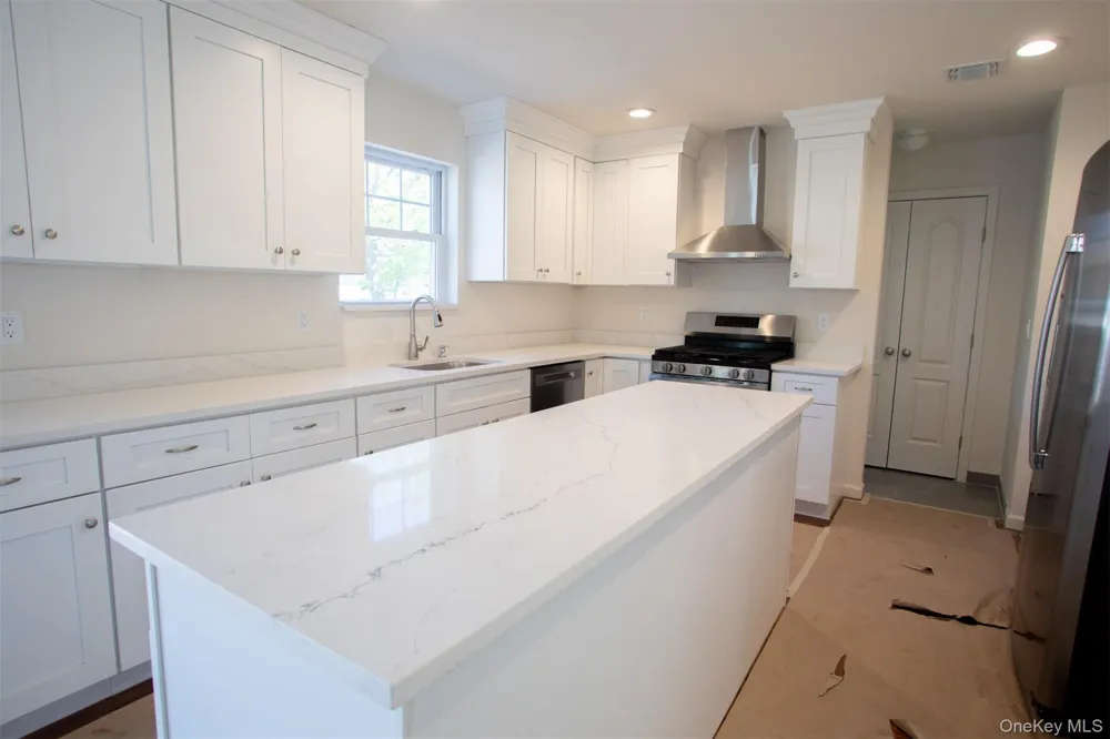 33 Dressel Mastic, NY 11950