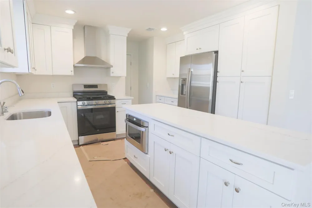 33 Dressel Mastic, NY 11950