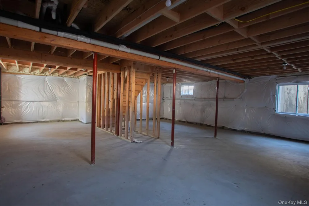 33 Dressel Mastic, NY 11950