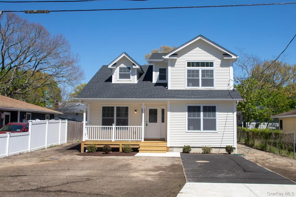 33 Dressel Mastic, NY 11950