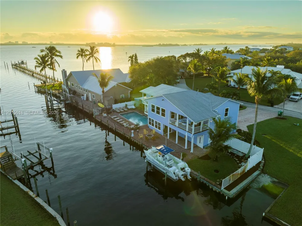 474 Peninsula Dr Fort Pierce, FL 34946