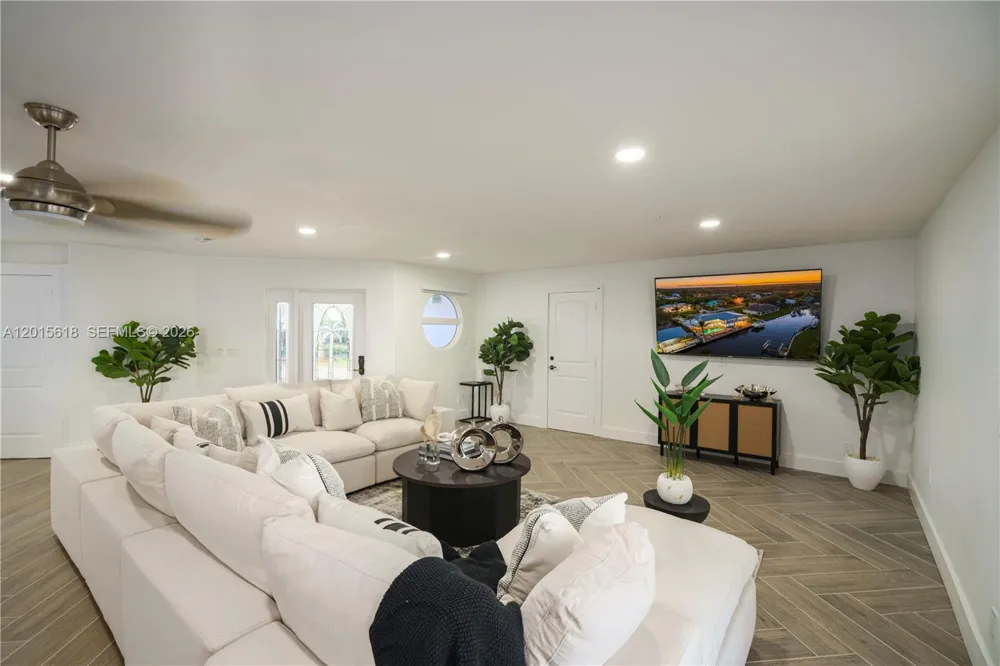 474 Peninsula Dr Fort Pierce, FL 34946