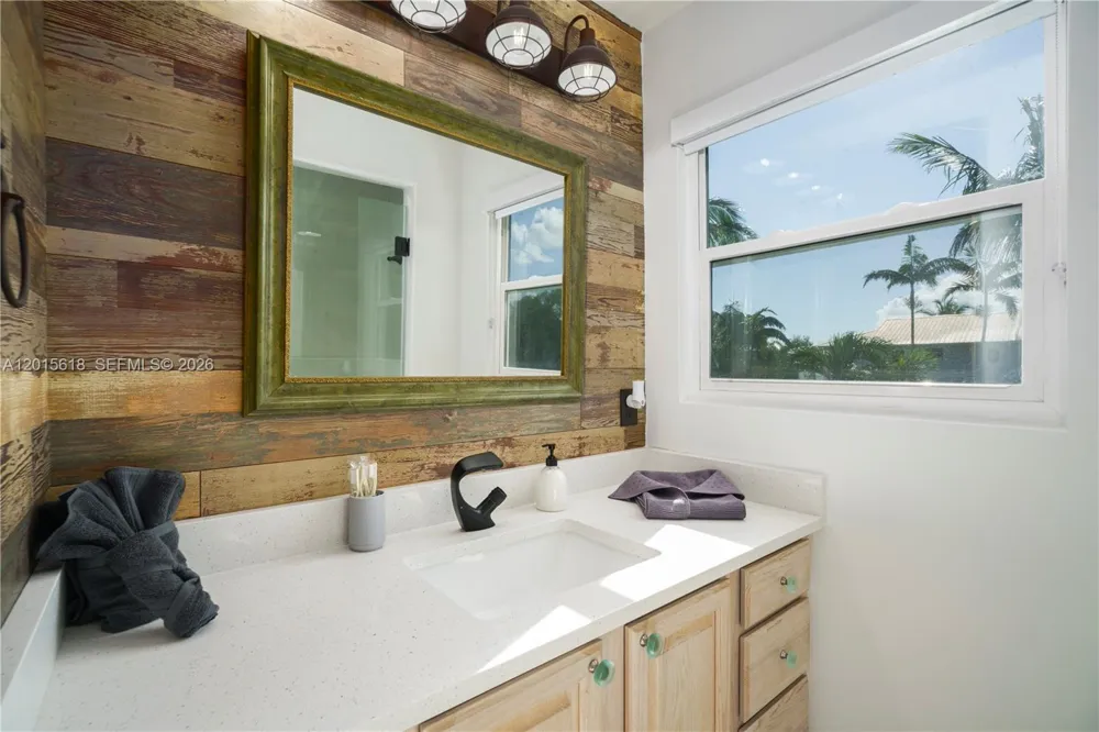 474 Peninsula Dr Fort Pierce, FL 34946