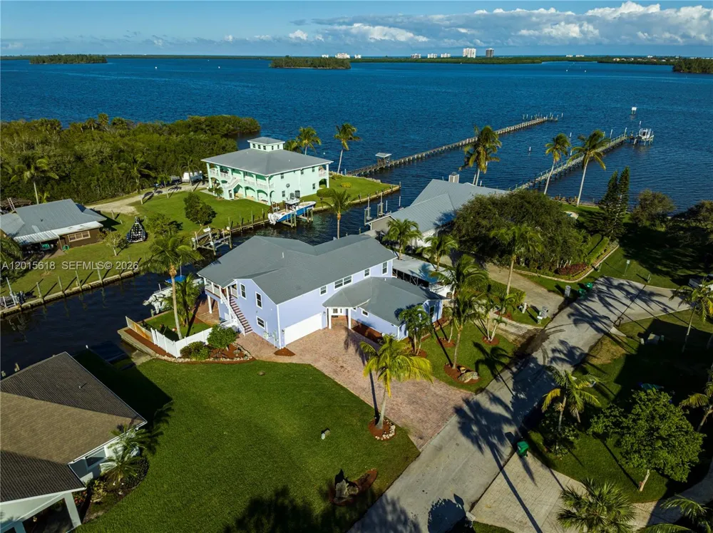 474 Peninsula Dr Fort Pierce, FL 34946