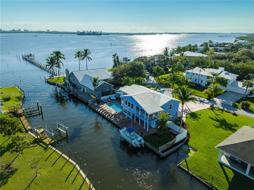 474 Peninsula Dr Fort Pierce, FL 34946