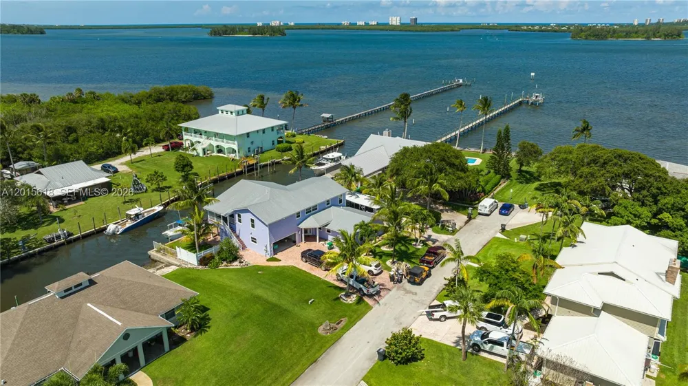 474 Peninsula Dr Fort Pierce, FL 34946