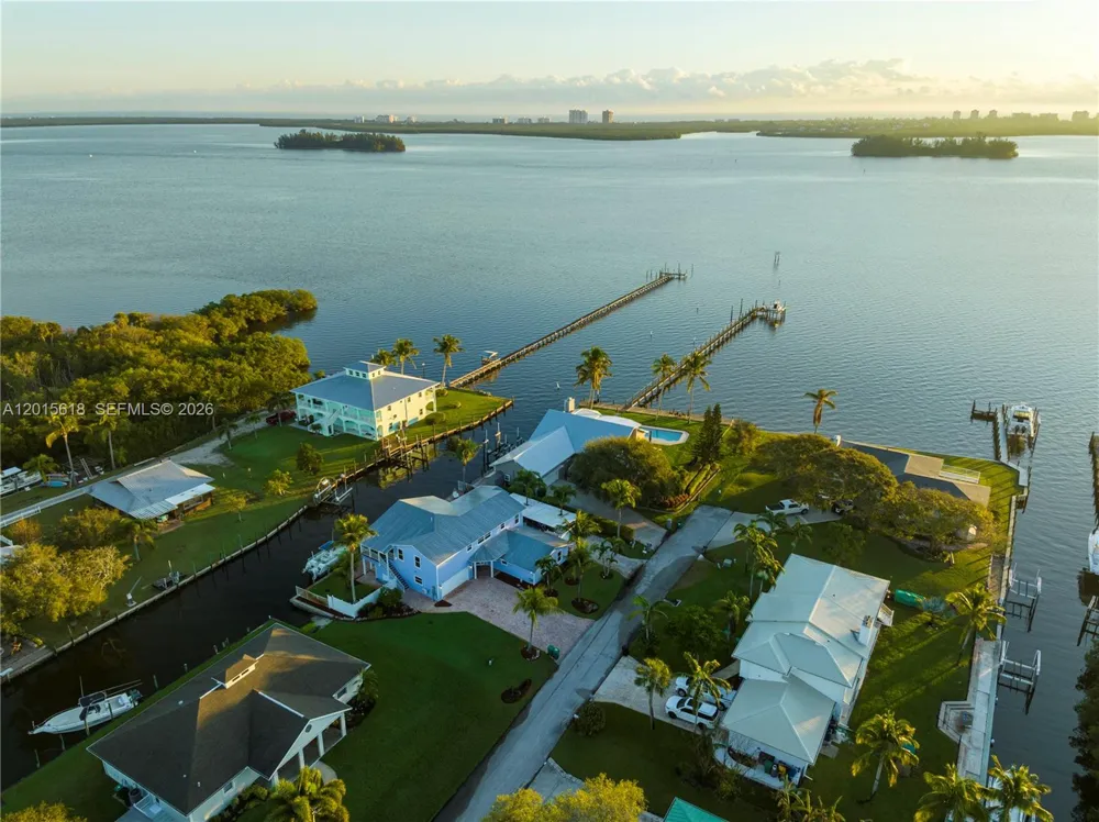 474 Peninsula Dr Fort Pierce, FL 34946