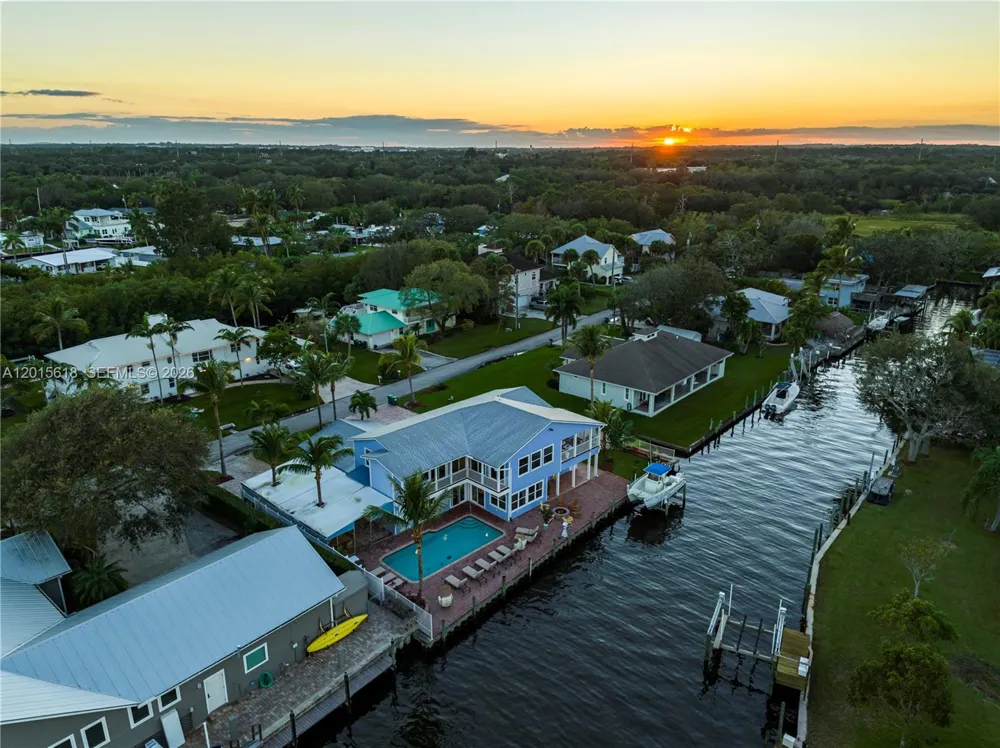 474 Peninsula Dr Fort Pierce, FL 34946