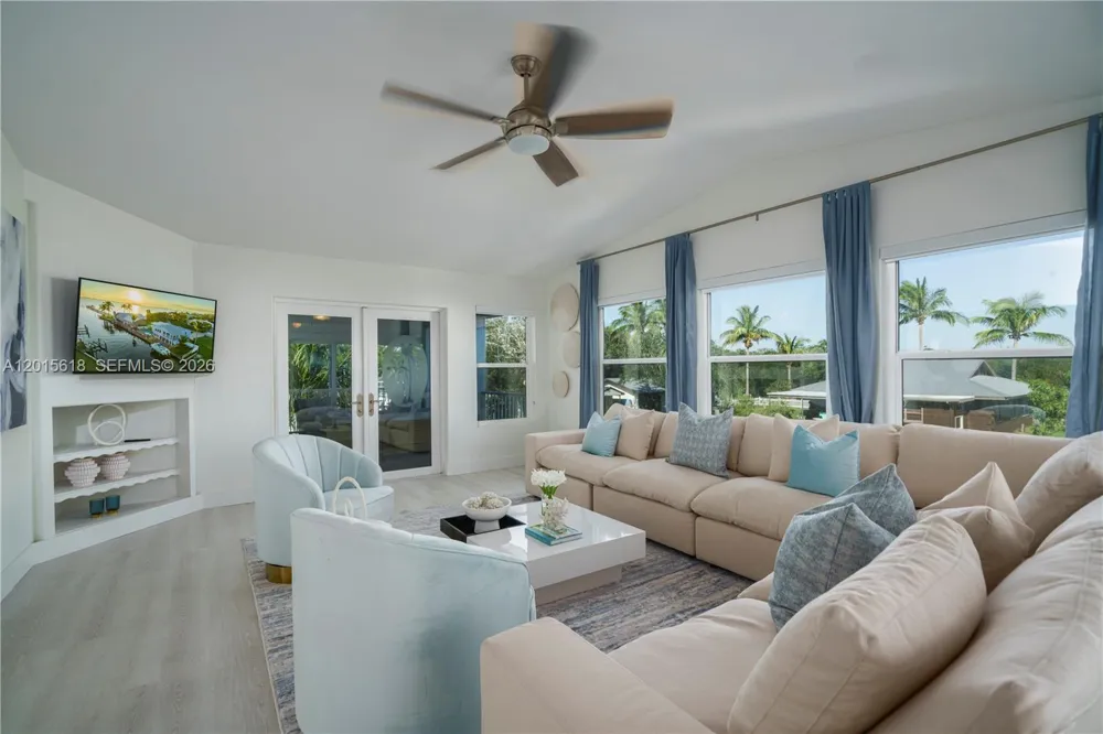 474 Peninsula Dr Fort Pierce, FL 34946
