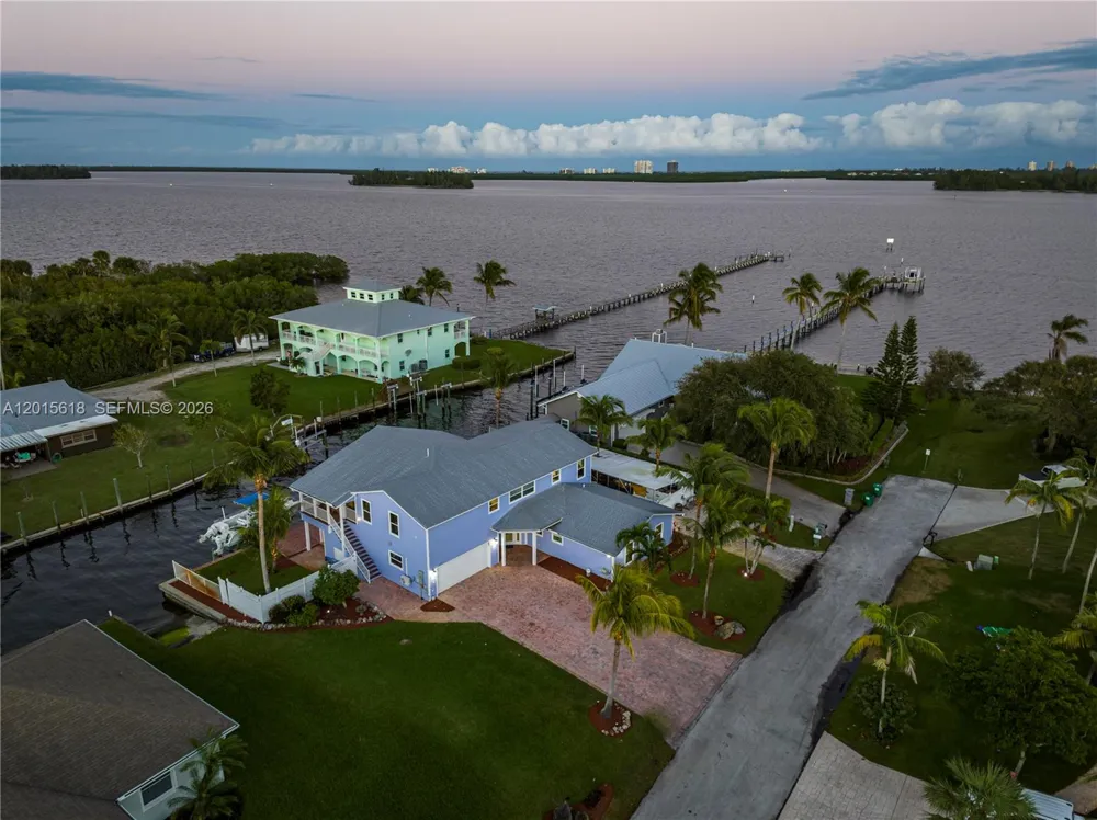 474 Peninsula Dr Fort Pierce, FL 34946