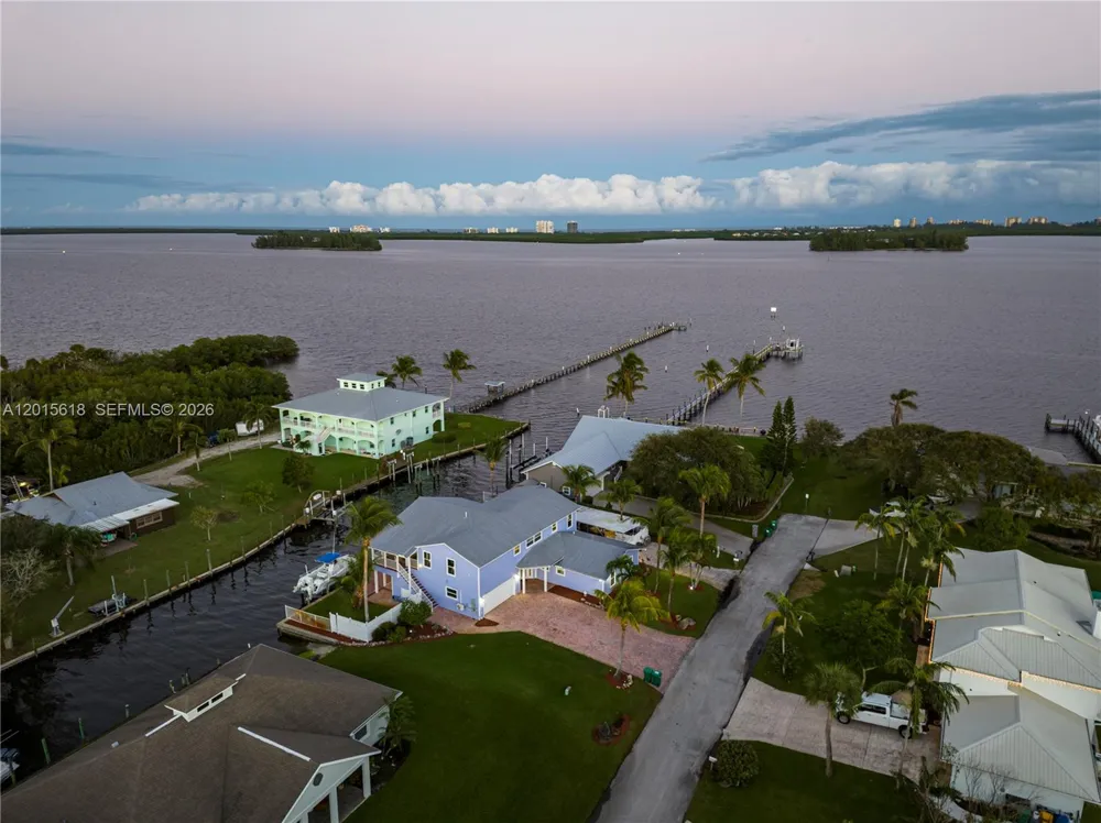 474 Peninsula Dr Fort Pierce, FL 34946