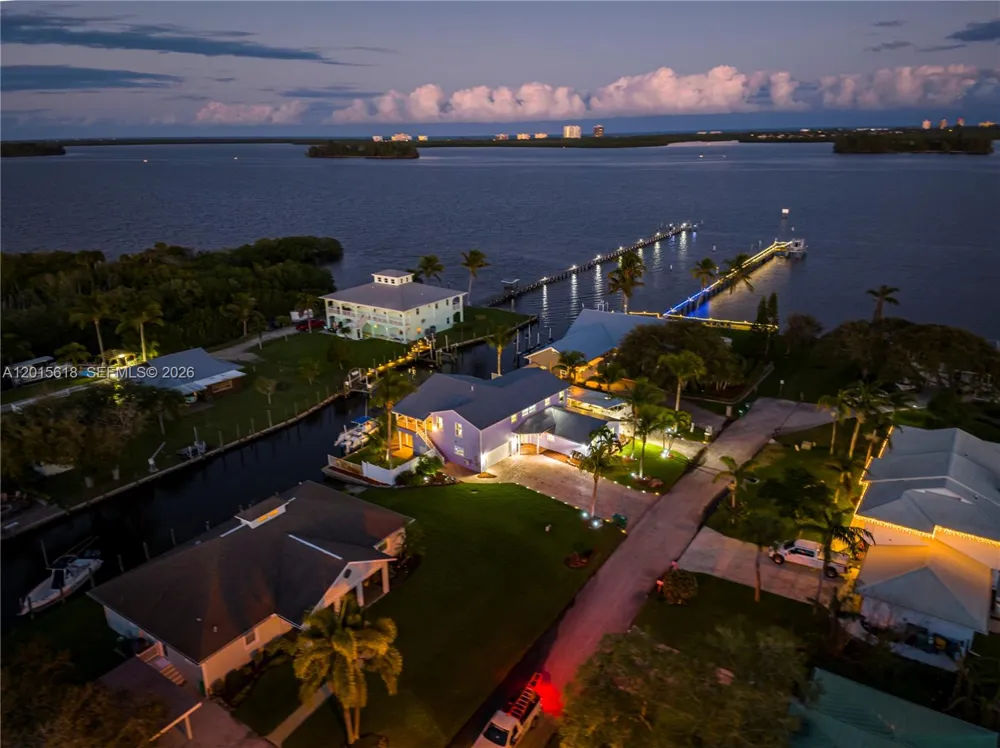 474 Peninsula Dr Fort Pierce, FL 34946