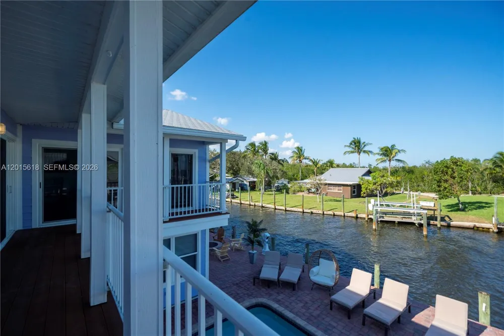 474 Peninsula Dr Fort Pierce, FL 34946