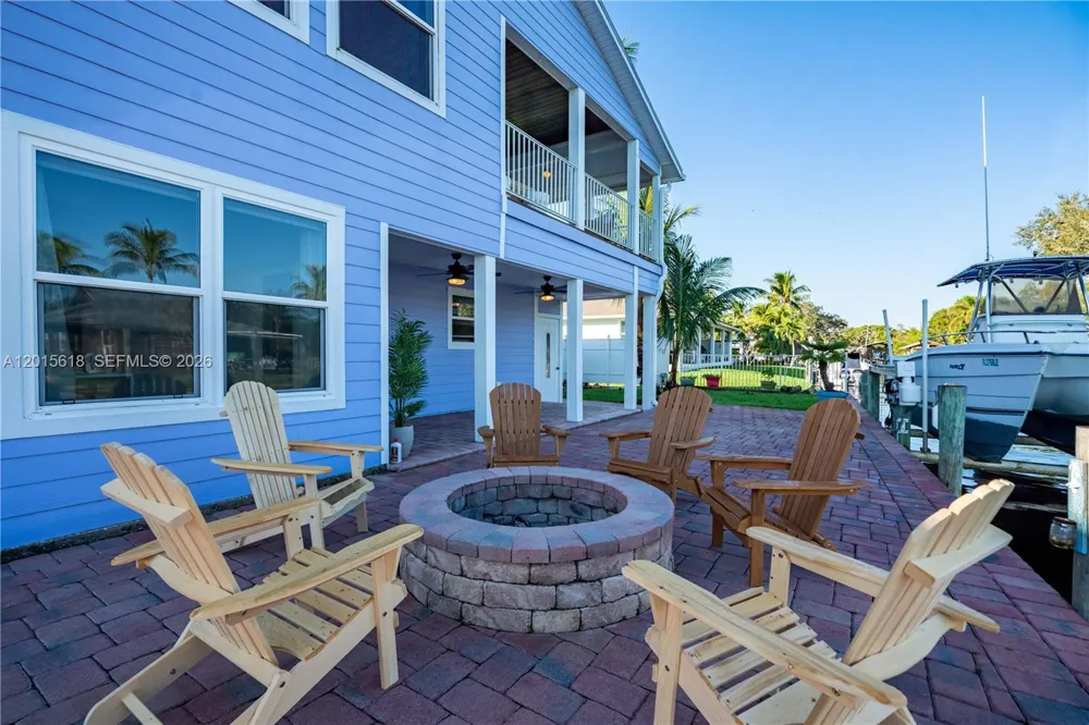 474 Peninsula Dr Fort Pierce, FL 34946