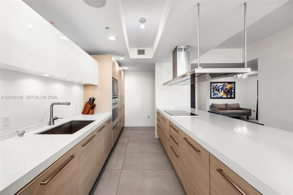 17111 Biscayne Blvd #606 North Miami Beach, FL 33160