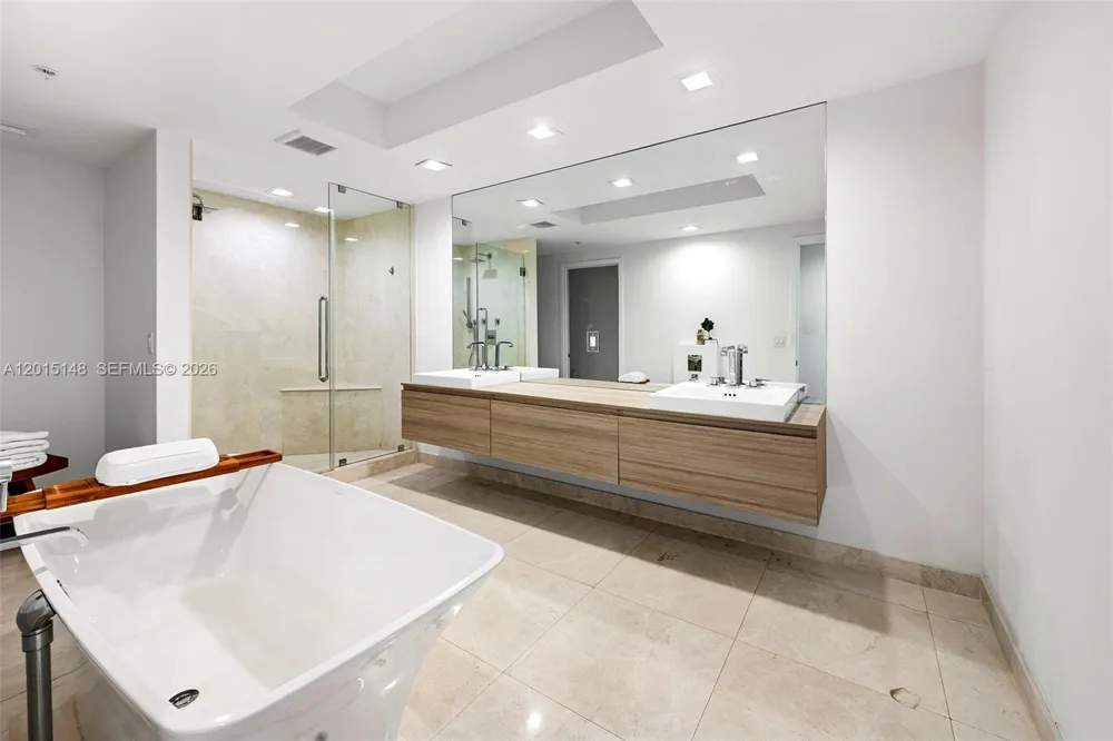 17111 Biscayne Blvd #606 North Miami Beach, FL 33160