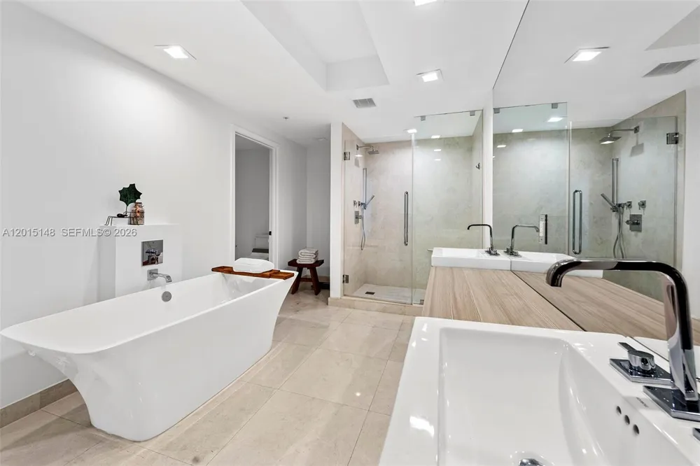 17111 Biscayne Blvd #606 North Miami Beach, FL 33160