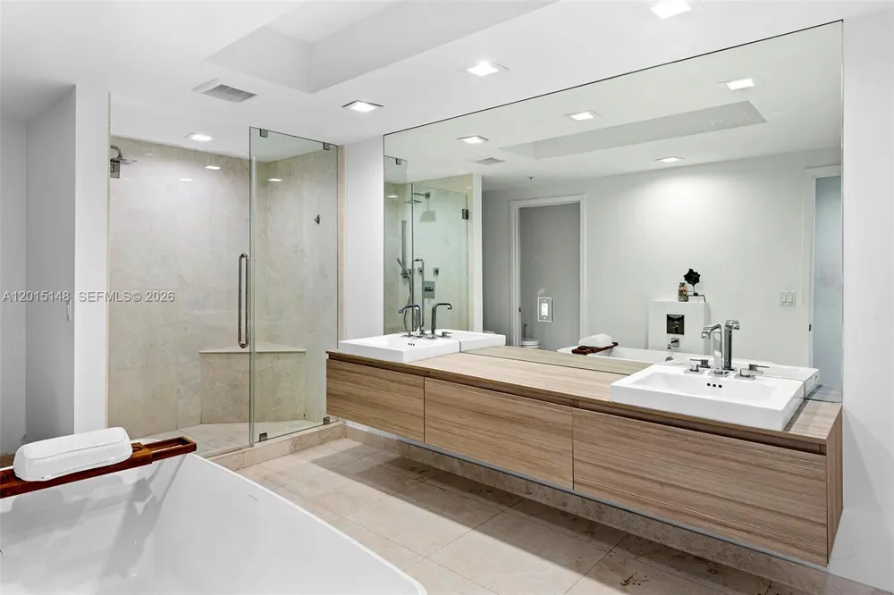 17111 Biscayne Blvd #606 North Miami Beach, FL 33160