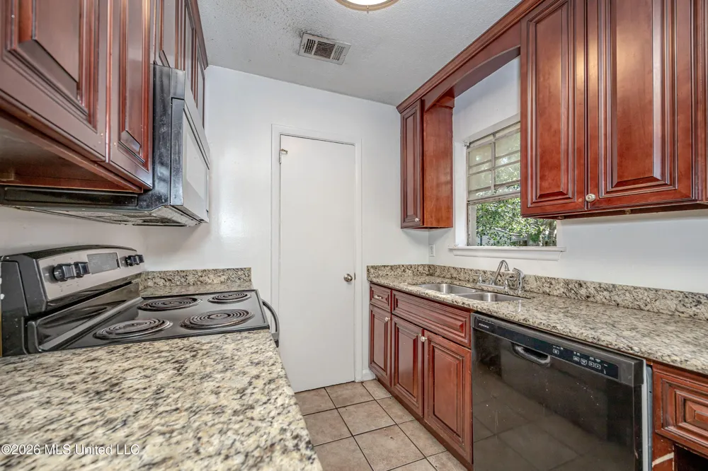 5612 Rose Drive Moss Point, MS 39563
