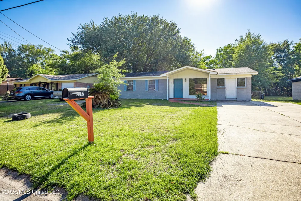 5612 Rose Drive Moss Point, MS 39563