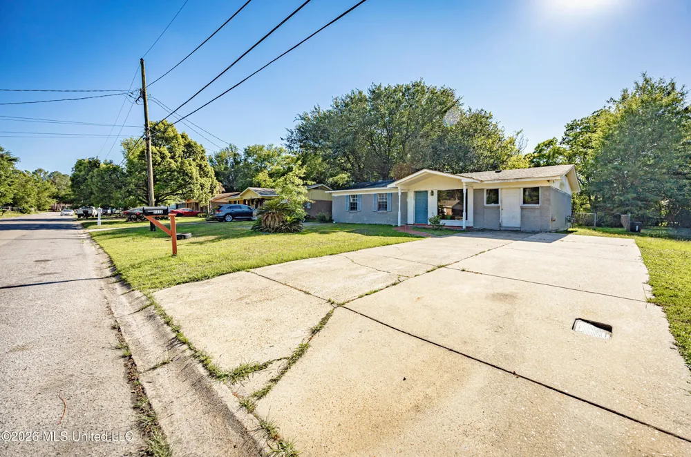 5612 Rose Drive Moss Point, MS 39563