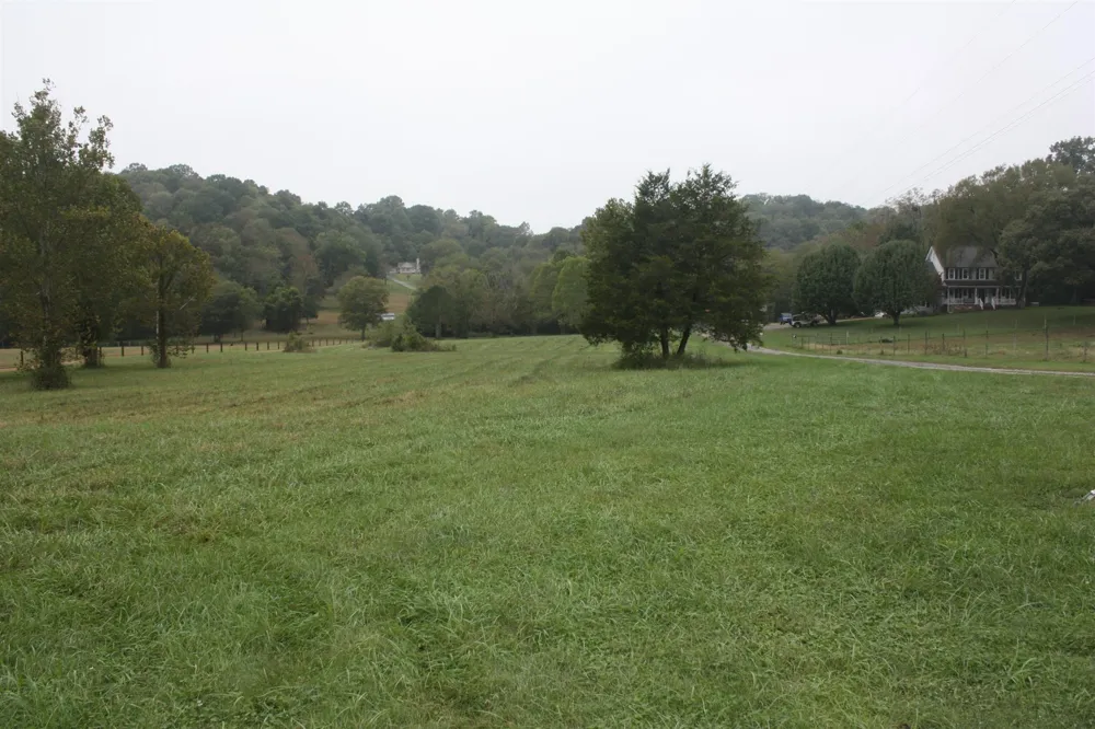 5679 Carters Creek Pike Thompsons Station, TN 37179