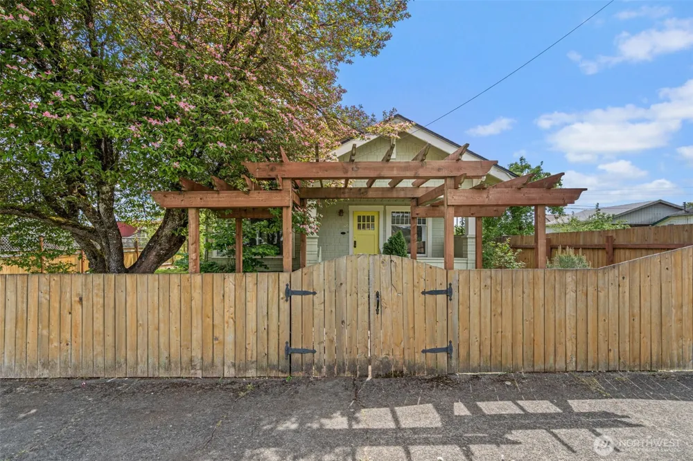 505 W Young Street Elma, WA 98541