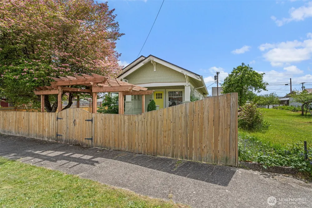 505 W Young Street Elma, WA 98541
