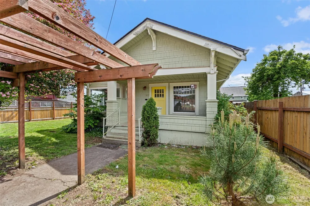 505 W Young Street Elma, WA 98541