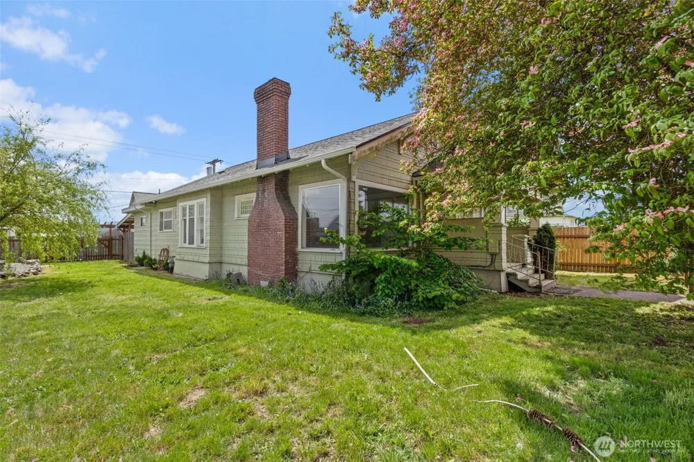 505 W Young Street Elma, WA 98541