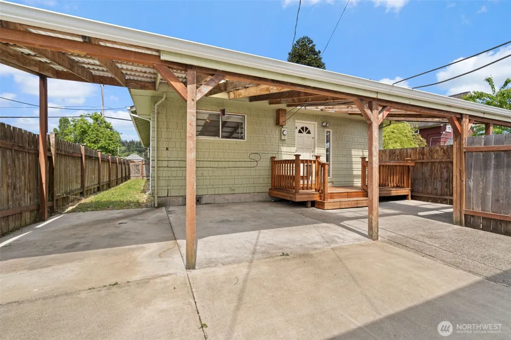 505 W Young Street Elma, WA 98541