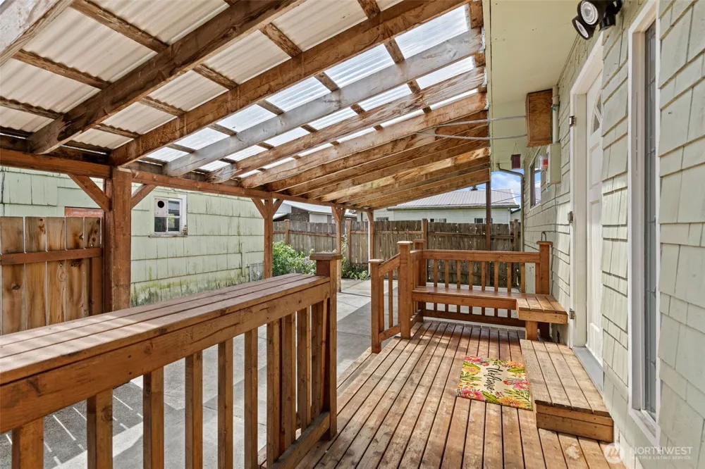 505 W Young Street Elma, WA 98541