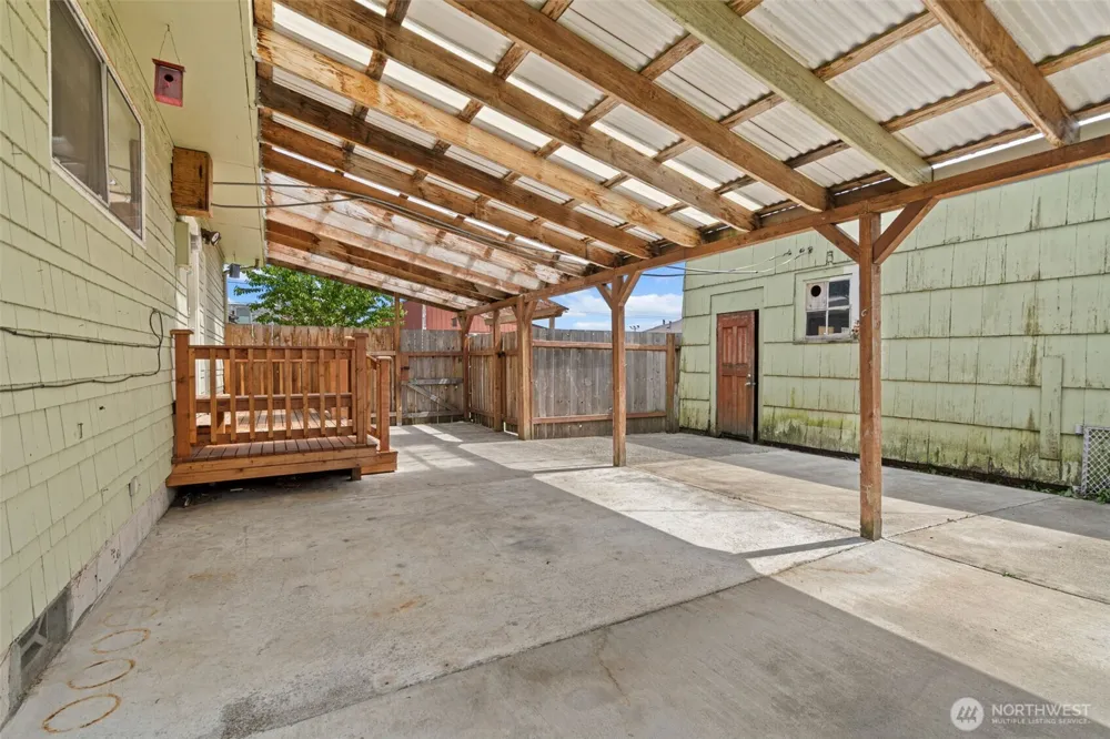 505 W Young Street Elma, WA 98541