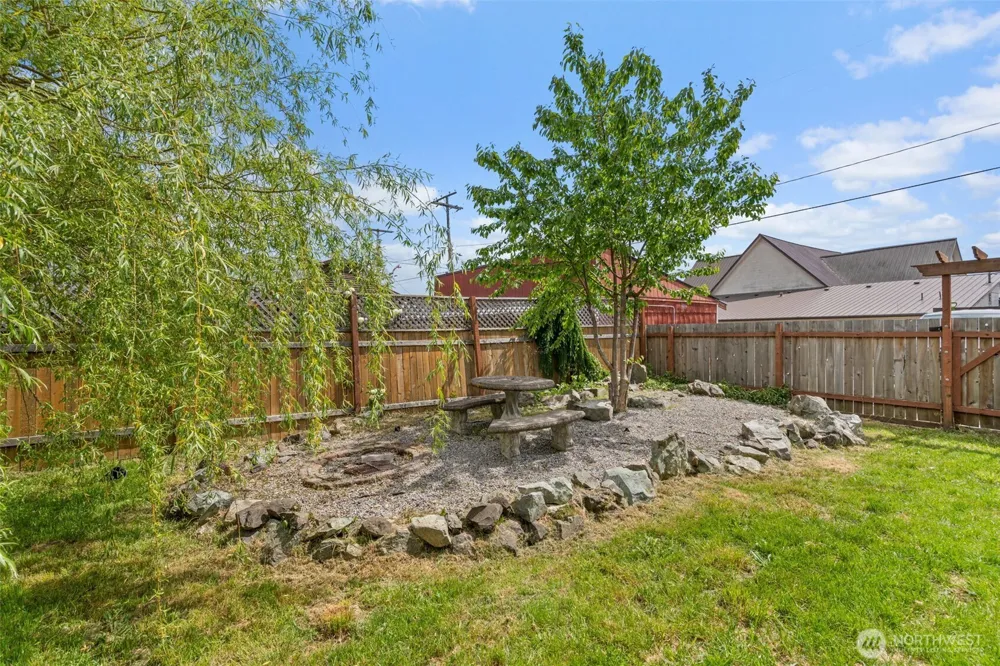 505 W Young Street Elma, WA 98541