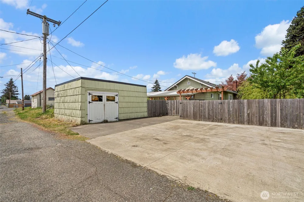 505 W Young Street Elma, WA 98541