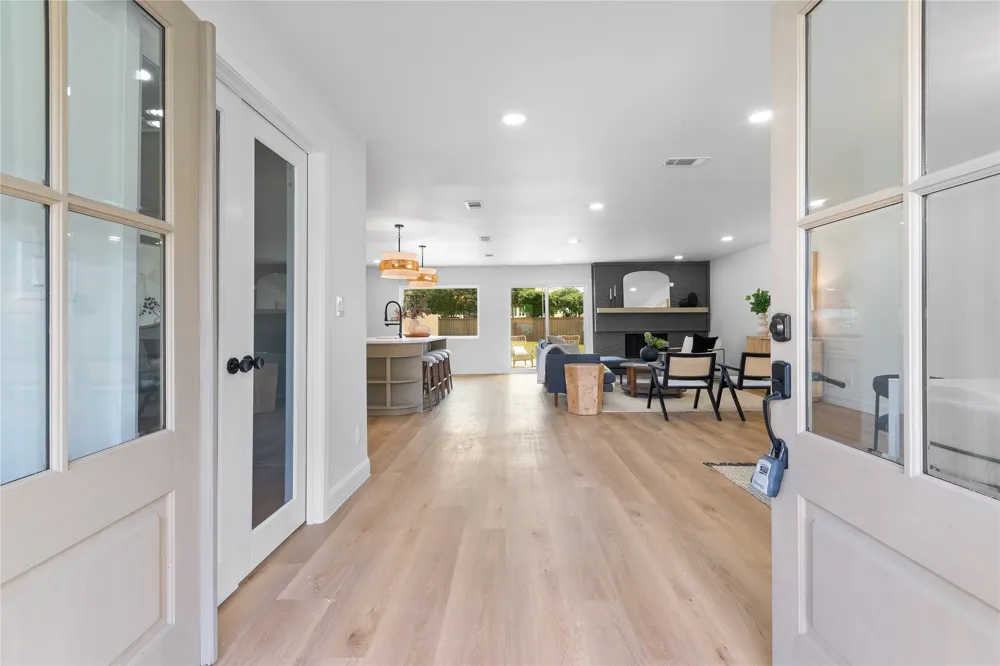 7881 La Cabeza Drive Dallas, TX 75248