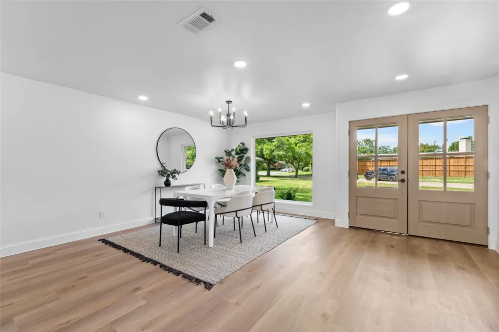 7881 La Cabeza Drive Dallas, TX 75248