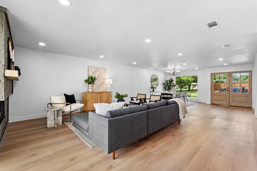 7881 La Cabeza Drive Dallas, TX 75248