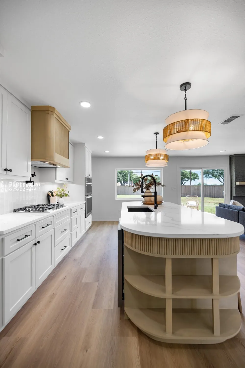 7881 La Cabeza Drive Dallas, TX 75248
