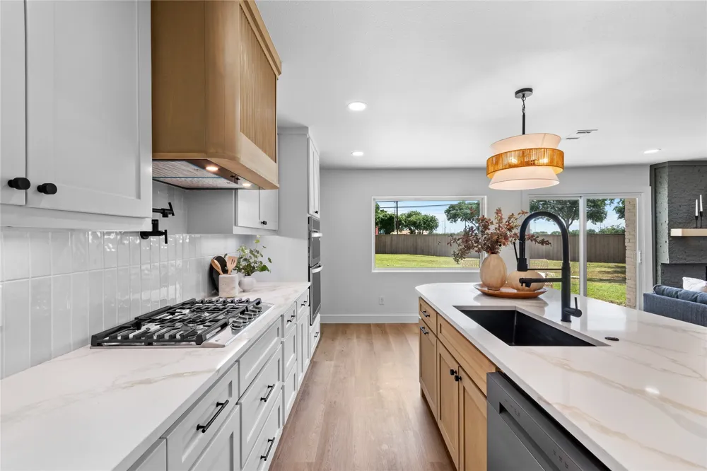 7881 La Cabeza Drive Dallas, TX 75248