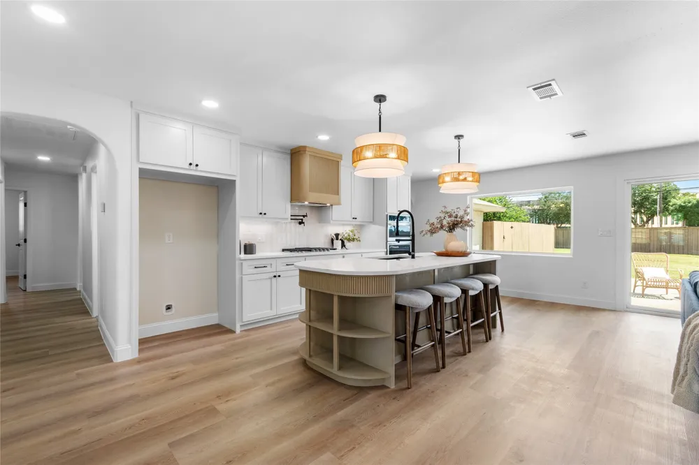 7881 La Cabeza Drive Dallas, TX 75248