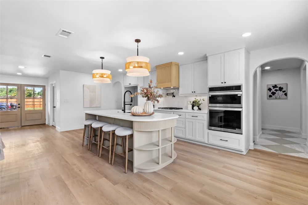7881 La Cabeza Drive Dallas, TX 75248