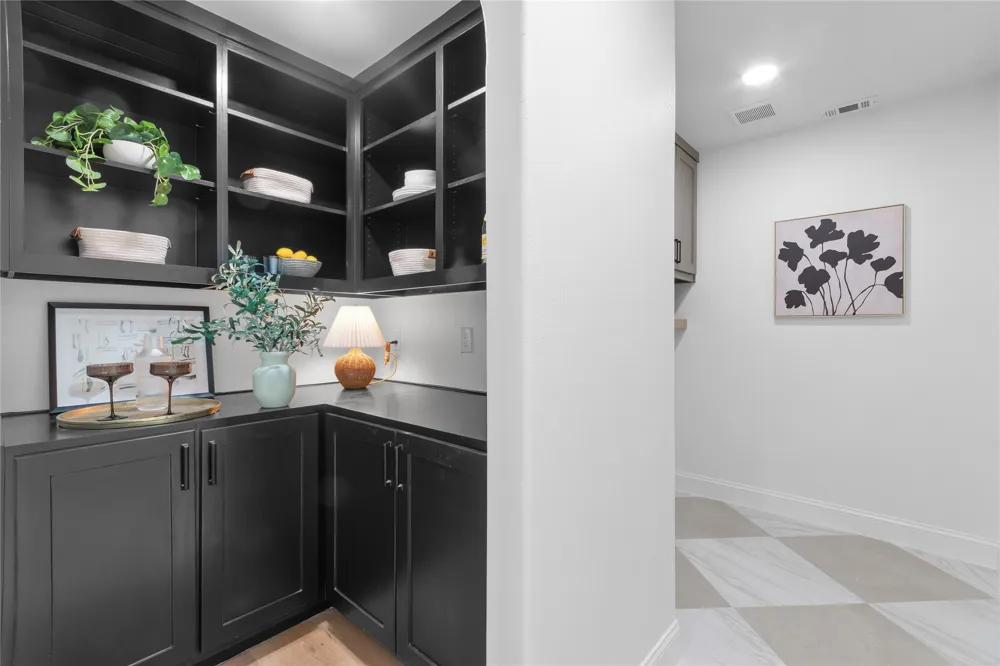 7881 La Cabeza Drive Dallas, TX 75248