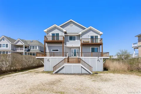 818 Dune Road