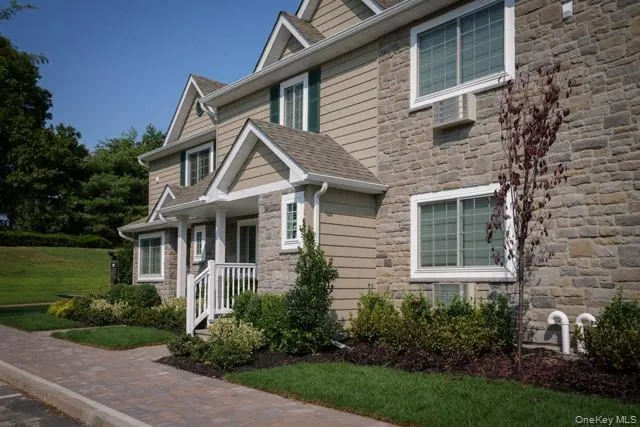 19 Cassa Loop #19 Holtsville, NY 11742
