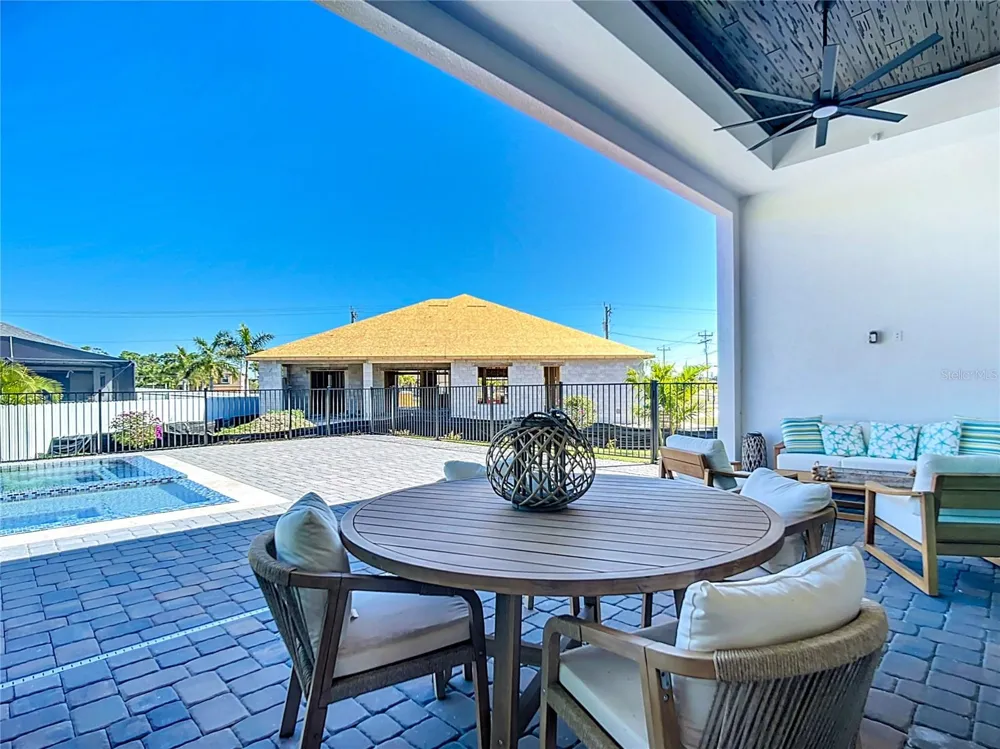 2527 GLEASON PARKWAY Cape Coral, FL 33914